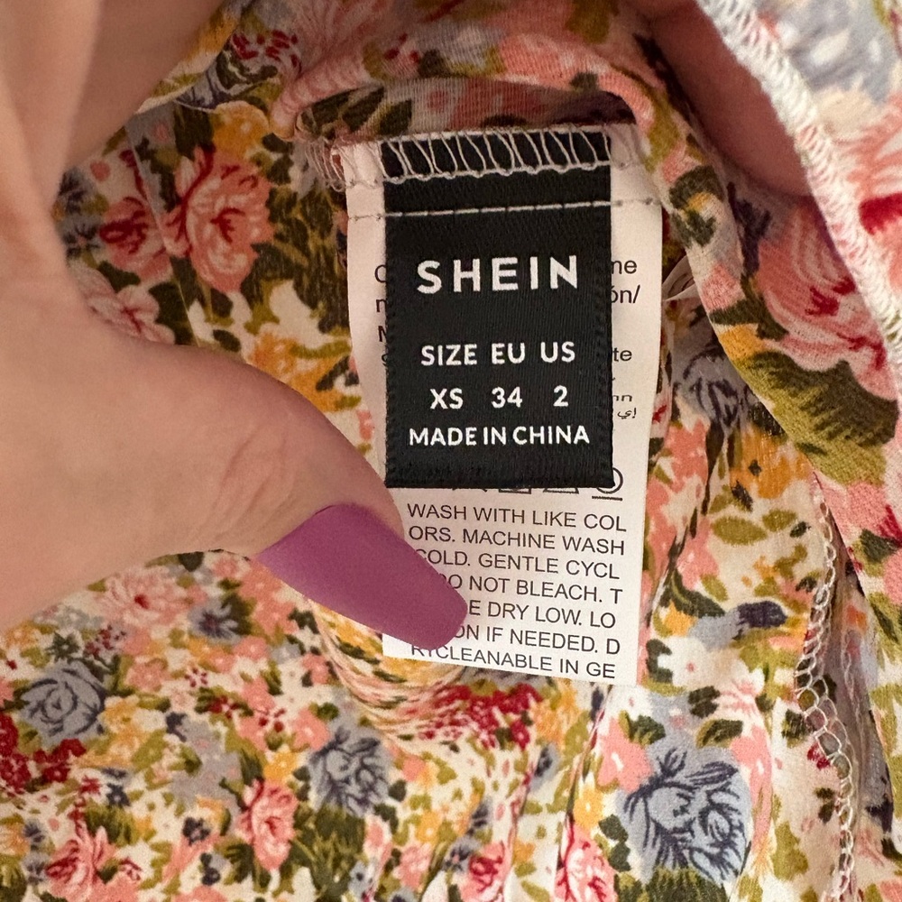 🟩3/$15 Multicolor Floral Ruffle Blouse - Picture 3 of 4
